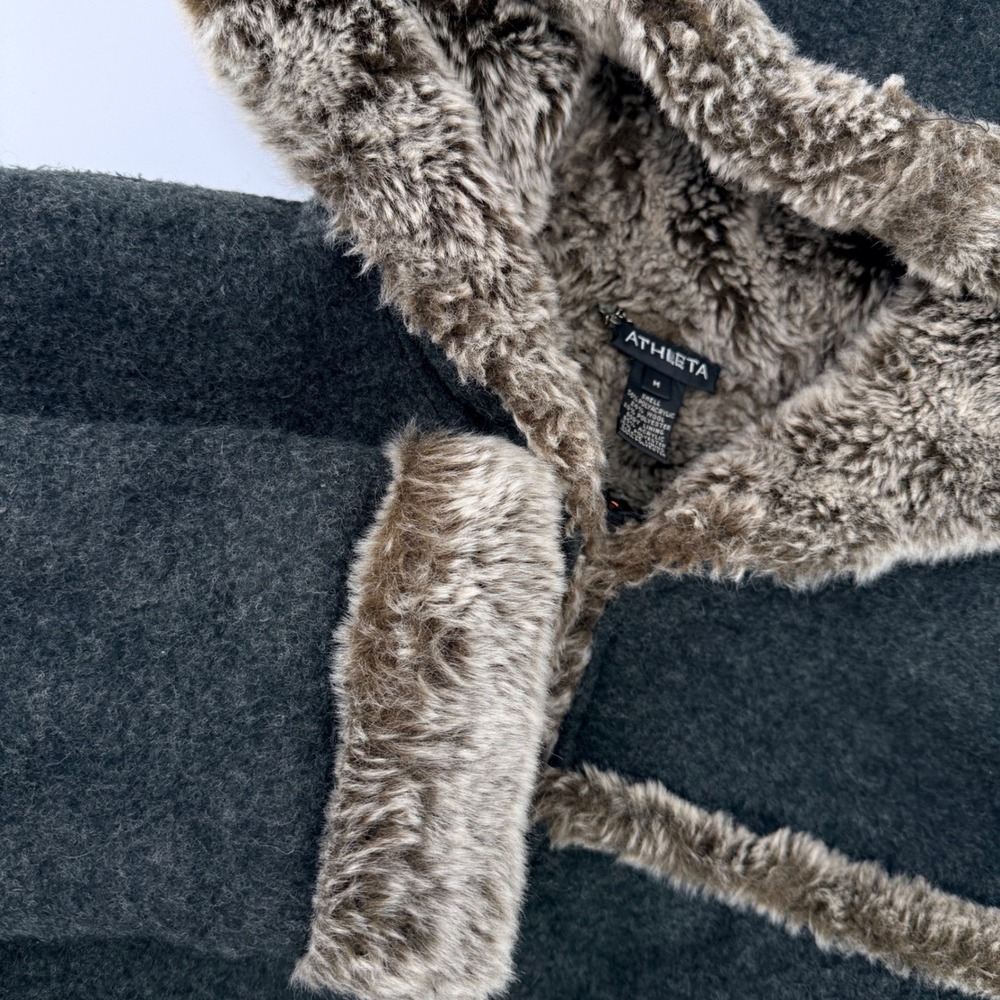 ATHLETA‎ Women's Gray Fleece Faux Fur Trim Hooded Jacket Size Medium Yoga Winter